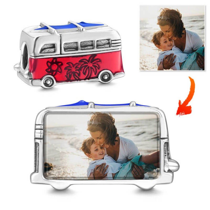 Photo Charm Strolling By The Sea With Bus-Shaped Silver