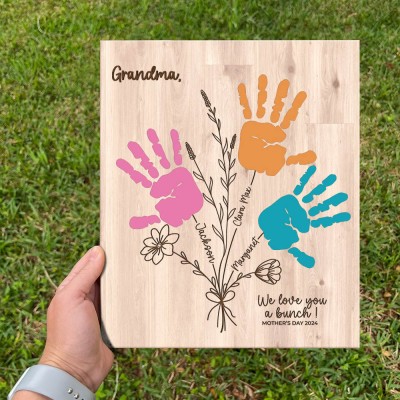 Custom Grandma Flower Bunch DIY Handprint Plaque Sign With Grandkids Names Unique Mother's Day Gift Ideas